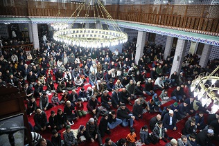 KÂĞITHANE’DE GENÇLER HER PAZAR SABAH NAMAZINDA BULUŞUYOR